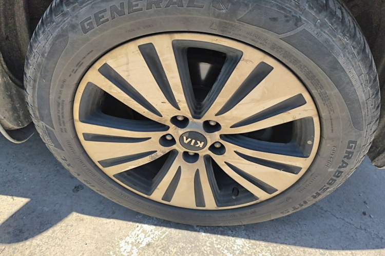Used Kia Sportage R 2015 2.0L Automatic Two-Wheel Drive DLX Model Right Front Wheel Hub