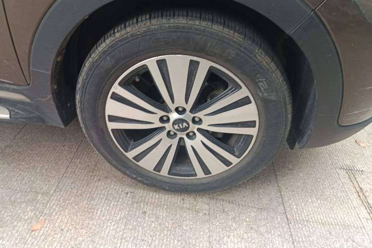 Used Kia Sportage R 2015 2.0L Automatic Two-Wheel Drive DLX Model Right Front Wheel Hub