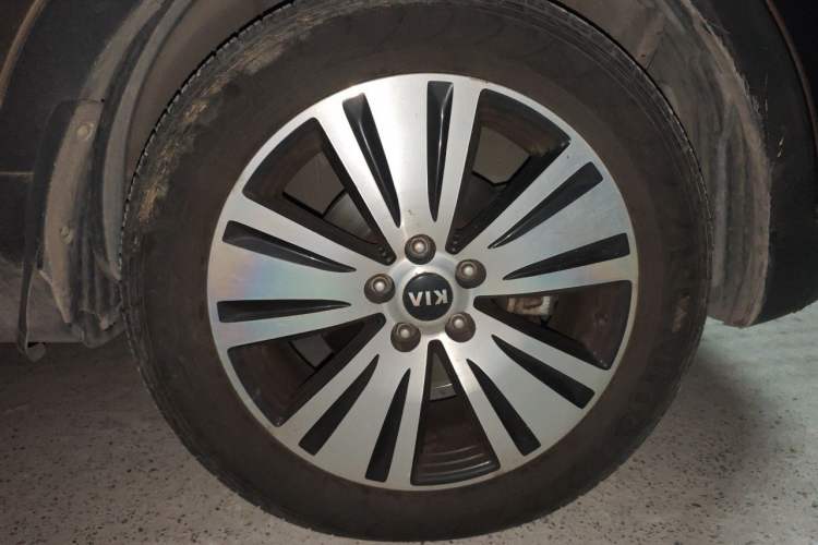 Used Kia Sportage R 2015 2.0L Automatic Two-Wheel Drive DLX Model Right Front Wheel Hub