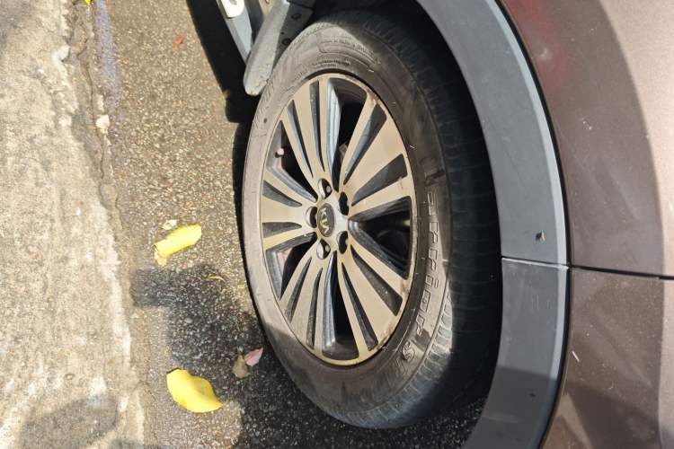 Used Kia Sportage R 2015 2.0L Automatic Two-Wheel Drive DLX Model Right Front Wheel Hub