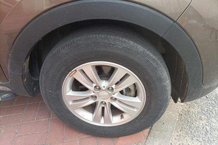 Used Kia Sportage R 2015 2.0L Manual Two-Wheel Drive GL Model Right Front Wheel Hub