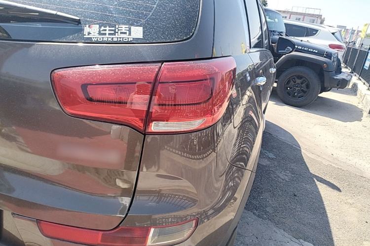 Used Kia Sportage R 2015 2.0L Automatic Two-Wheel Drive DLX Model Right Rear Taillight