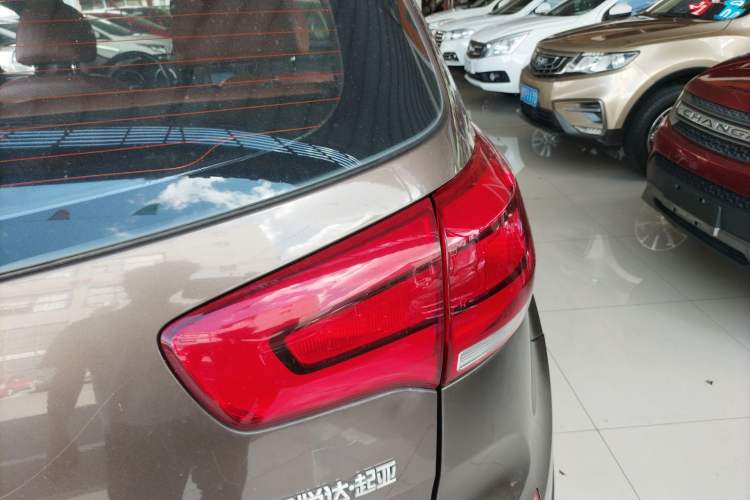 Used Kia Sportage R 2015 2.0L Automatic Two-Wheel Drive GLS Right Rear Taillight