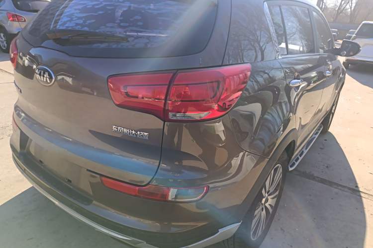 Used Kia Sportage R 2015 2.0L Automatic Two-Wheel Drive DLX Model Right Rear Taillight
