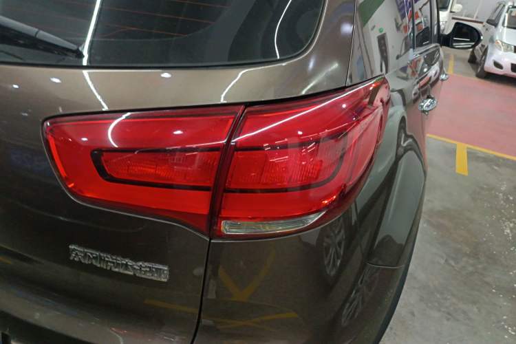 Used Kia Sportage R 2015 2.0L Automatic Two-Wheel Drive DLX Model Right Rear Taillight