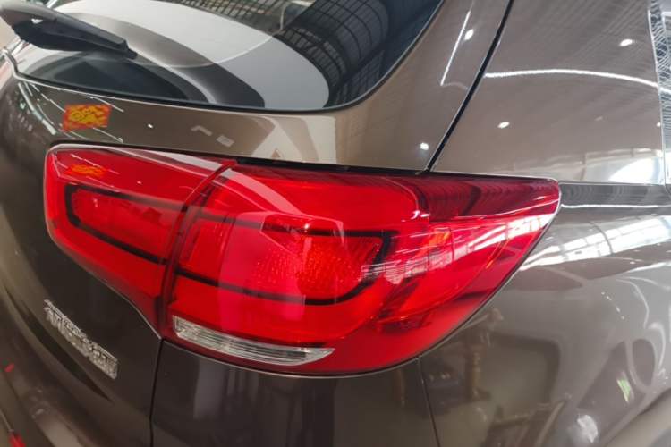 Used Kia Sportage R 2015 2.0L Automatic Two-Wheel Drive DLX Model Right Rear Taillight