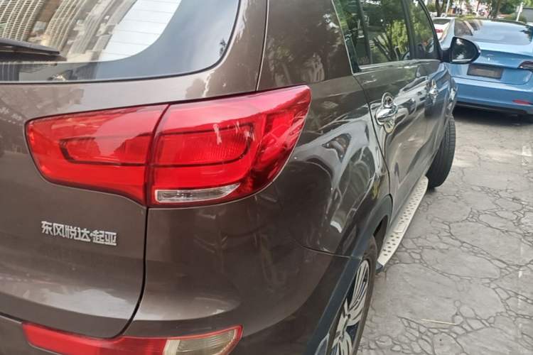 Used Kia Sportage R 2015 2.0L Automatic Two-Wheel Drive DLX Model Right Rear Taillight