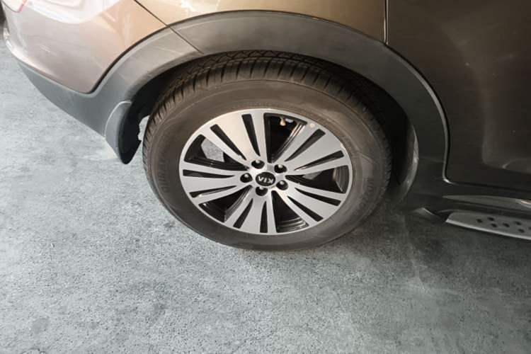 Used Kia Sportage R 2015 2.0L Automatic Two-Wheel Drive DLX Model Right Rear Wheel Hub