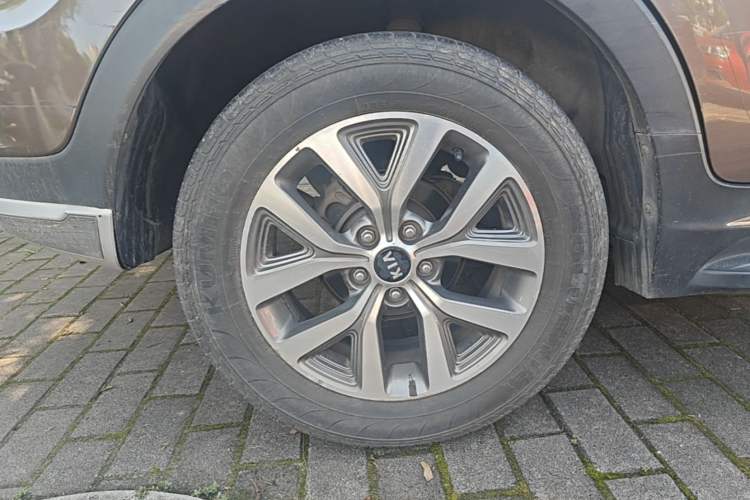 Used Kia Sportage R 2015 2.0L Automatic Two-Wheel Drive GLS Right Rear Wheel Hub