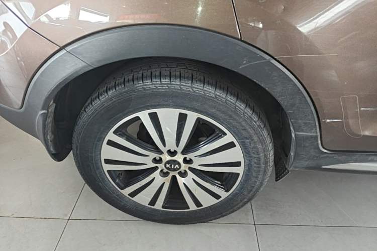 Used Kia Sportage R 2015 2.0L Automatic Two-Wheel Drive GLS Right Rear Wheel Hub