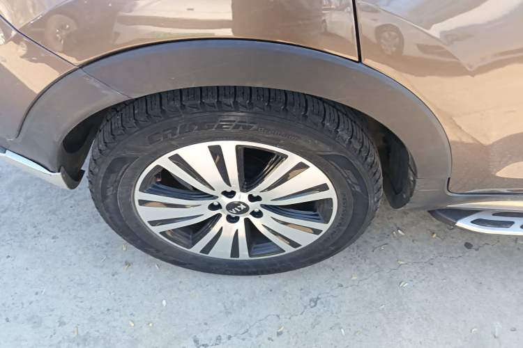 Used Kia Sportage R 2015 2.0L Automatic Two-Wheel Drive DLX Model Right Rear Wheel Hub