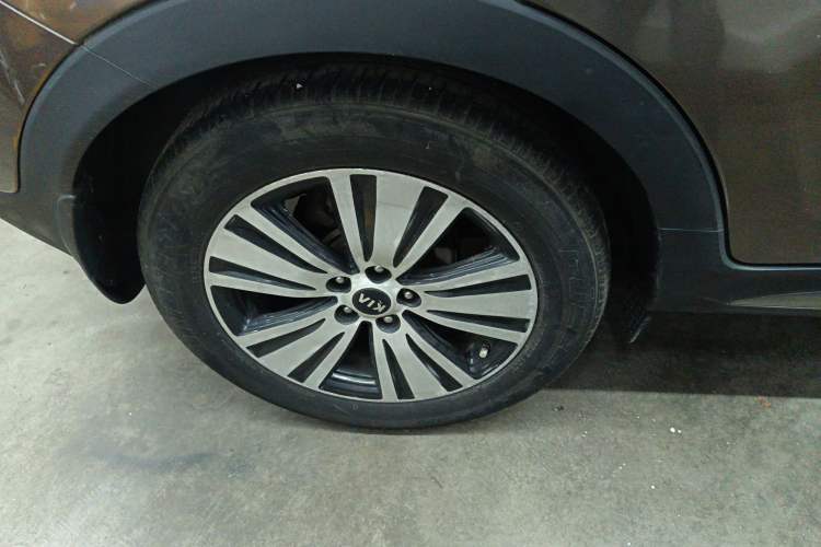 Used Kia Sportage R 2015 2.0L Automatic Two-Wheel Drive DLX Model Right Rear Wheel Hub