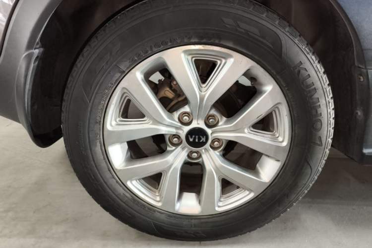 Used Kia Sportage R 2015 2.0L Automatic Two-Wheel Drive GLS Right Rear Wheel Hub
