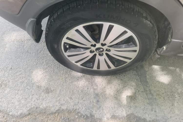 Used Kia Sportage R 2015 2.0L Automatic Two-Wheel Drive DLX Model Right Rear Wheel Hub