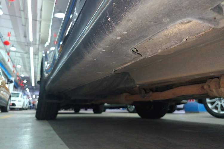 Used Kia Sportage R 2015 2.0L Automatic Two-Wheel Drive DLX Model Right Side Sill