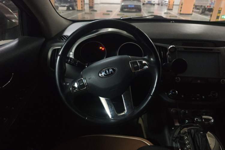 Used Kia Sportage R 2015 2.0L Automatic Two-Wheel Drive DLX Model Steering Wheel