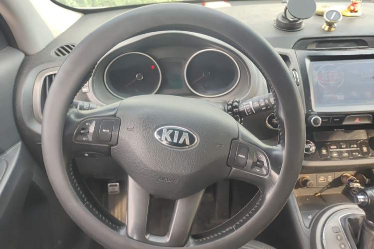 Used Kia Sportage R 2015 2.0L Automatic Two-Wheel Drive DLX Model Steering Wheel