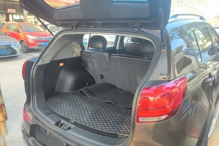 Used Kia Sportage R 2015 2.0L Manual Two-Wheel Drive GL Model Trunk