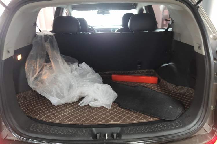 Used Kia Sportage R 2015 2.0L Manual Two-Wheel Drive GL Model Trunk