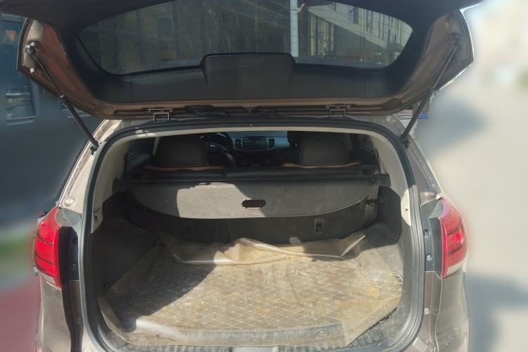 Used Kia Sportage R 2015 2.0L Automatic Two-Wheel Drive GLS Trunk