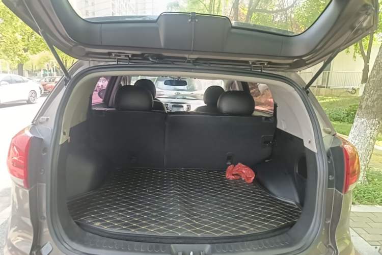 Used Kia Sportage R 2015 2.0L Automatic Two-Wheel Drive GL Trunk
