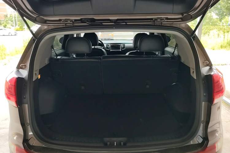 Used Kia Sportage R 2015 2.0L Automatic Two-Wheel Drive DLX Model Trunk