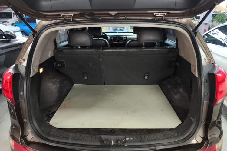 Used Kia Sportage R 2015 2.0L Automatic Two-Wheel Drive GLS Trunk