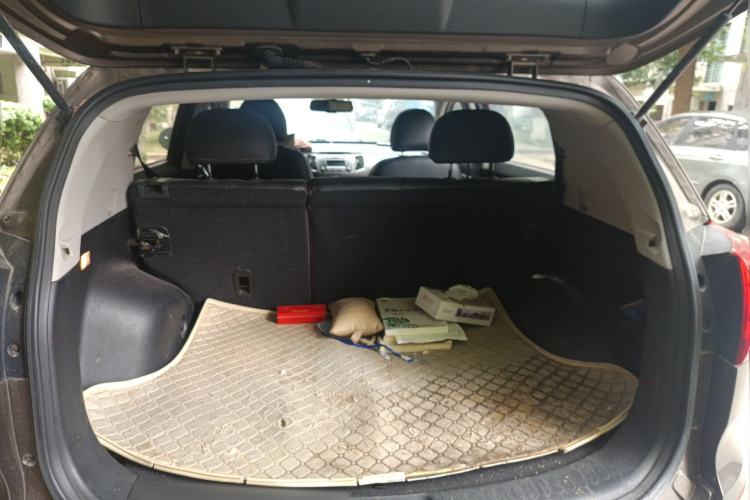 Used Kia Sportage R 2015 2.0L Automatic Two-Wheel Drive DLX Model Trunk