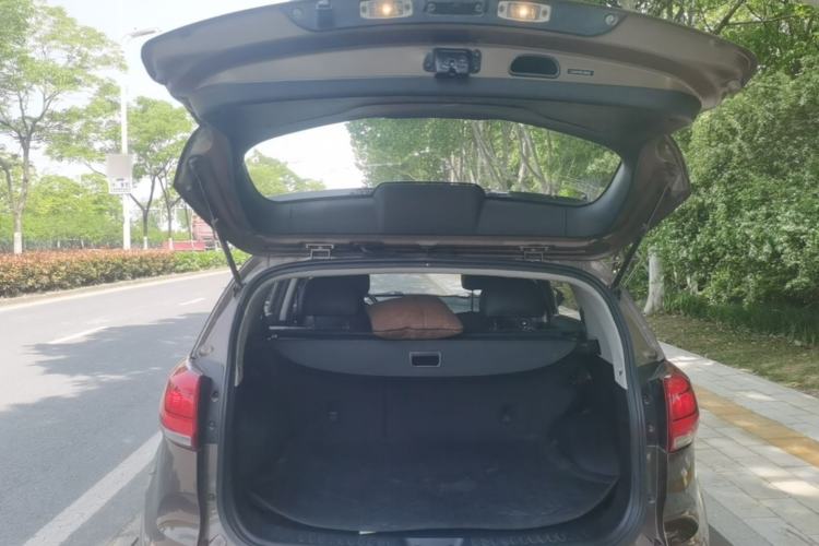 Used Kia Sportage R 2015 2.0L Automatic Two-Wheel Drive DLX Model Trunk