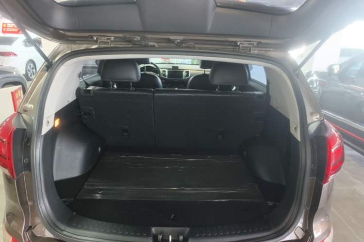 Used Kia Sportage R 2015 2.0L Automatic Two-Wheel Drive DLX Model Trunk