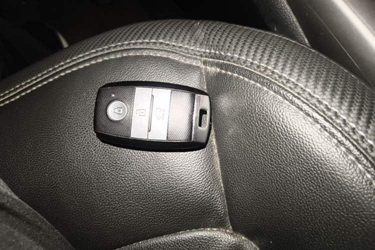 Used Kia Sportage R 2015 2.0L Automatic Two-Wheel Drive DLX Model Vehicle Key
