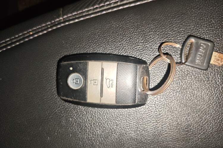 Used Kia Sportage R 2015 2.0L Automatic Two-Wheel Drive DLX Model Vehicle Key