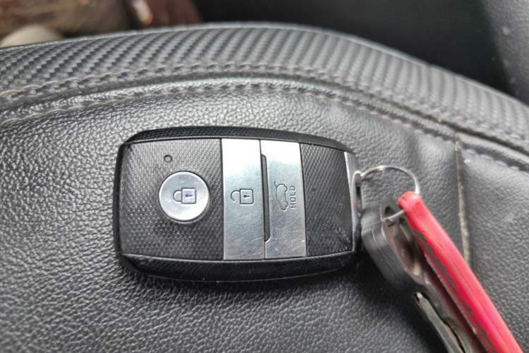 Used Kia Sportage R 2015 2.0L Automatic Two-Wheel Drive DLX Model Vehicle Key