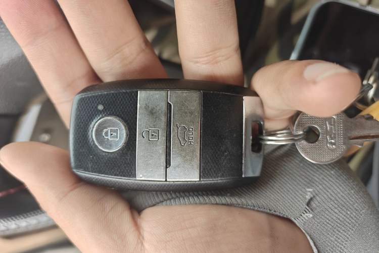 Used Kia Sportage R 2015 2.0L Automatic Two-Wheel Drive DLX Model Vehicle Key