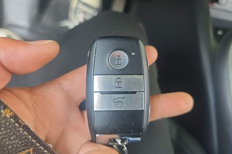 Used Kia Sportage R 2015 2.0L Automatic Two-Wheel Drive DLX Model Vehicle Key