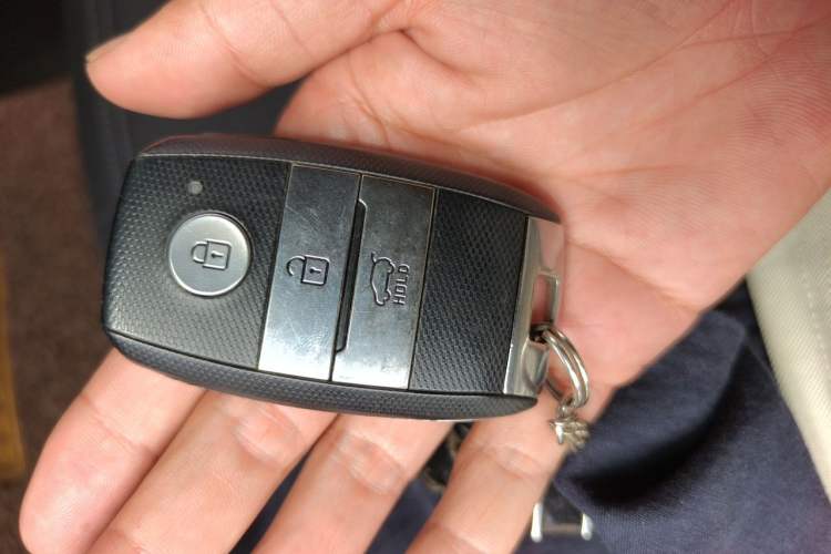 Used Kia Sportage R 2015 2.0L Automatic Two-Wheel Drive DLX Model Vehicle Key