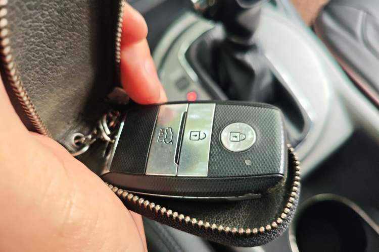 Used Kia Sportage R 2015 2.0L Automatic Two-Wheel Drive DLX Model Vehicle Key