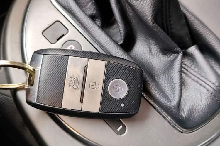 Used Kia Sportage R 2015 2.0L Automatic Two-Wheel Drive DLX Model Vehicle Key