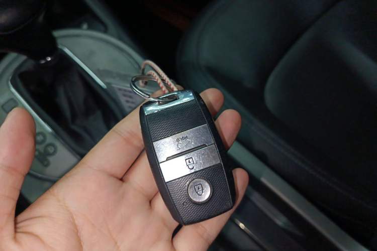 Used Kia Sportage R 2015 2.0L Automatic Two-Wheel Drive DLX Model Vehicle Key