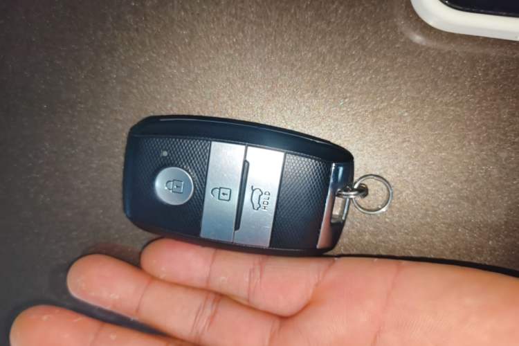 Used Kia Sportage R 2015 2.0L Automatic Two-Wheel Drive DLX Model Vehicle Key