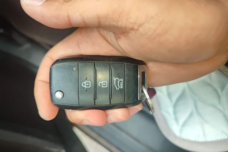 Used Kia Sportage R 2015 2.0L Manual Two-Wheel Drive GLS Trim Vehicle Key