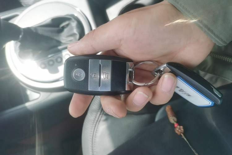 Used Kia Sportage R 2015 2.0L Automatic Two-Wheel Drive DLX Model Vehicle Key