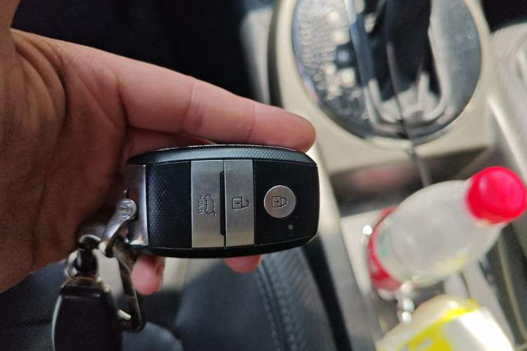 Used Kia Sportage R 2015 2.0L Automatic Two-Wheel Drive DLX Model Vehicle Key