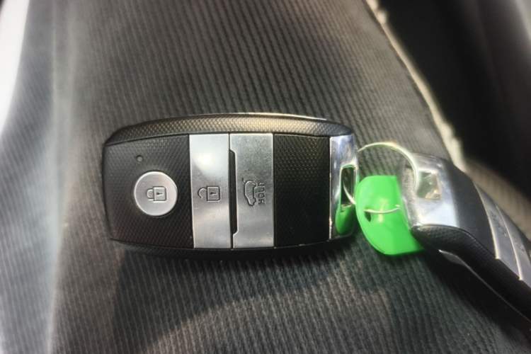 Used Kia Sportage R 2015 2.0L Automatic Two-Wheel Drive DLX Model Vehicle Key