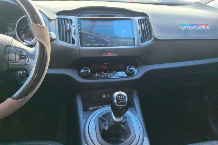 Used Kia Sportage R 2015 2.0L Manual Two-Wheel Drive GLS Trim Audio And AC Panel