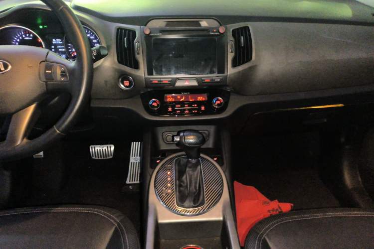 Used Kia Sportage R 2015 2.0L Automatic Two-Wheel Drive DLX Model Audio And AC Panel