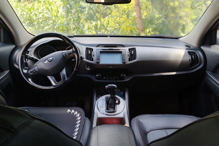 Used Kia Sportage R 2015 2.0L Automatic 2WD Premium Edition Center Console