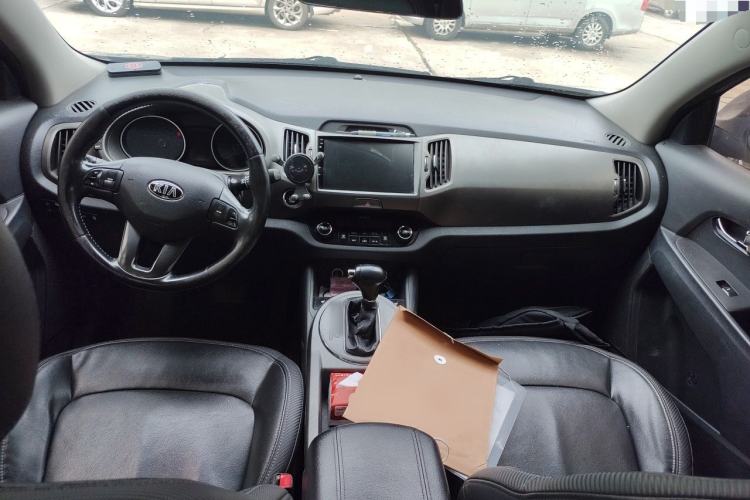 Used Kia Sportage R 2015 2.0L Automatic Two-Wheel Drive DLX Model Center Console