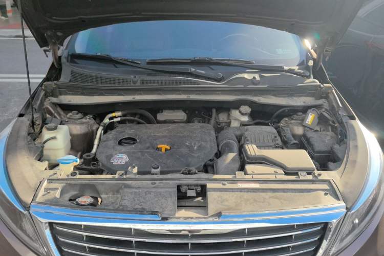 Used Kia Sportage R 2015 2.0L Manual Two-Wheel Drive GLS Trim Engine Bay