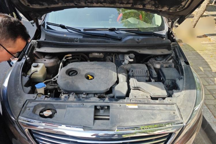 Used Kia Sportage R 2015 2.0L Automatic Two-Wheel Drive DLX Model Engine Bay